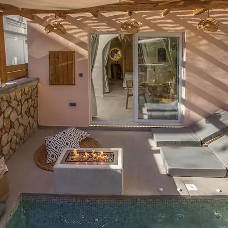 Saint Zoe Luxury