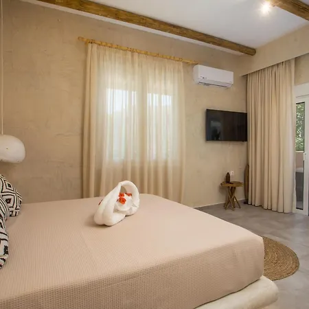 Saint Zoe Luxury